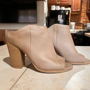 Camel/Beige-Gray Peep Toe Slip-On Chunky Mules Sz 6